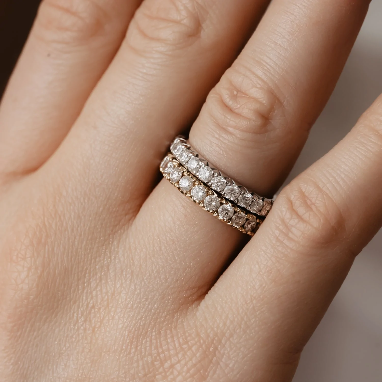 Złoty pierścionek obrączka z diamentami, żółte złoto Złoty pierścionek obrączka z diamentami, żółte złoto