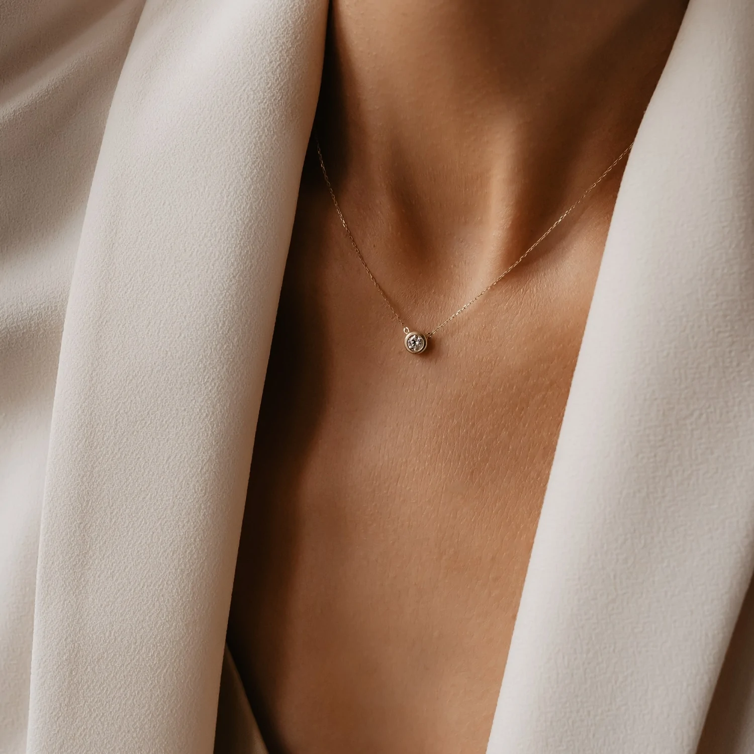 Naszyjnik z diamentem 0,15ct, żółte złoto Naszyjnik z diamentem 0,15ct, żółte złoto