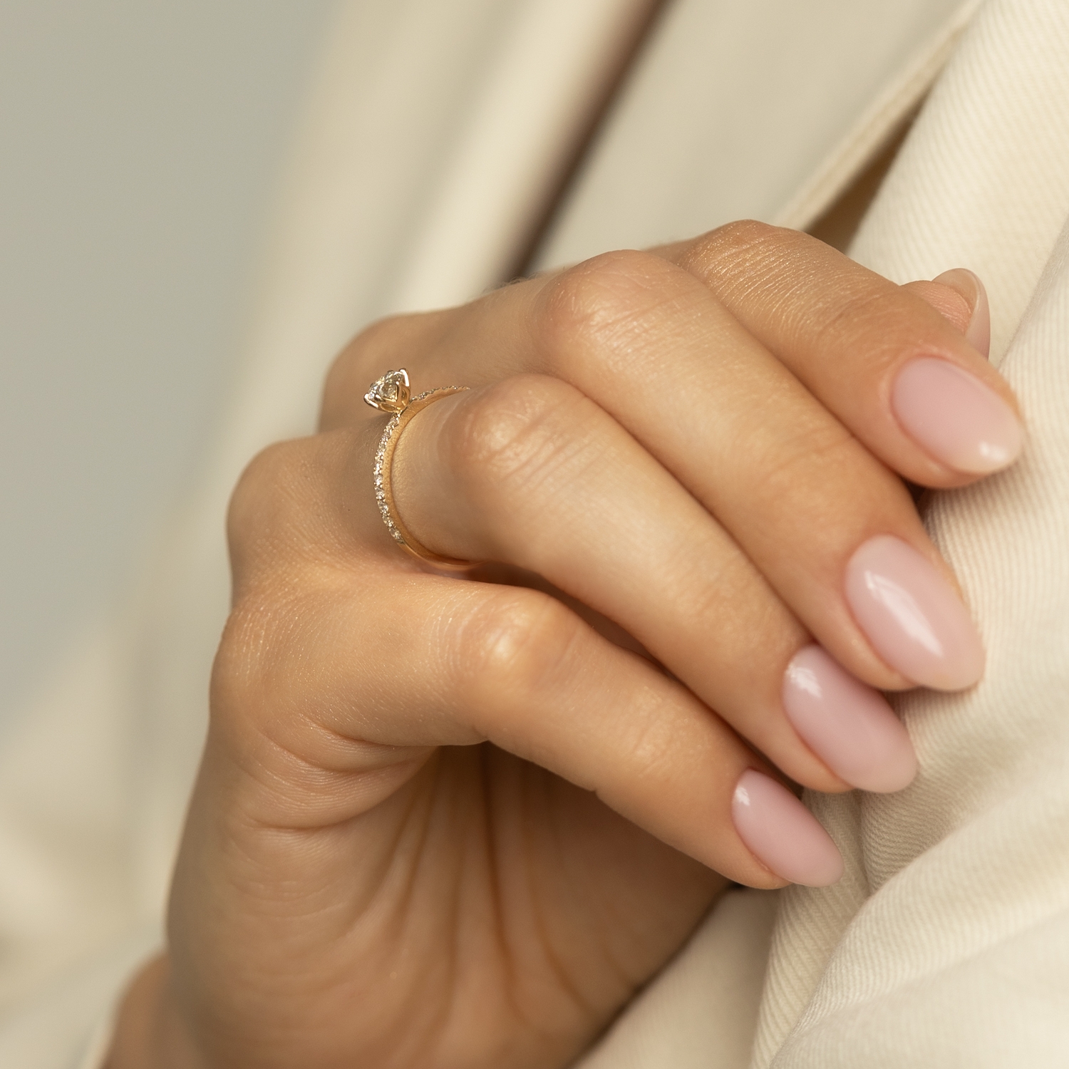 Złoty pierścionek zaręczynowy z diamentami 0,56ct, białe złoto Złoty pierścionek zaręczynowy z diamentami 0,56ct, białe złoto