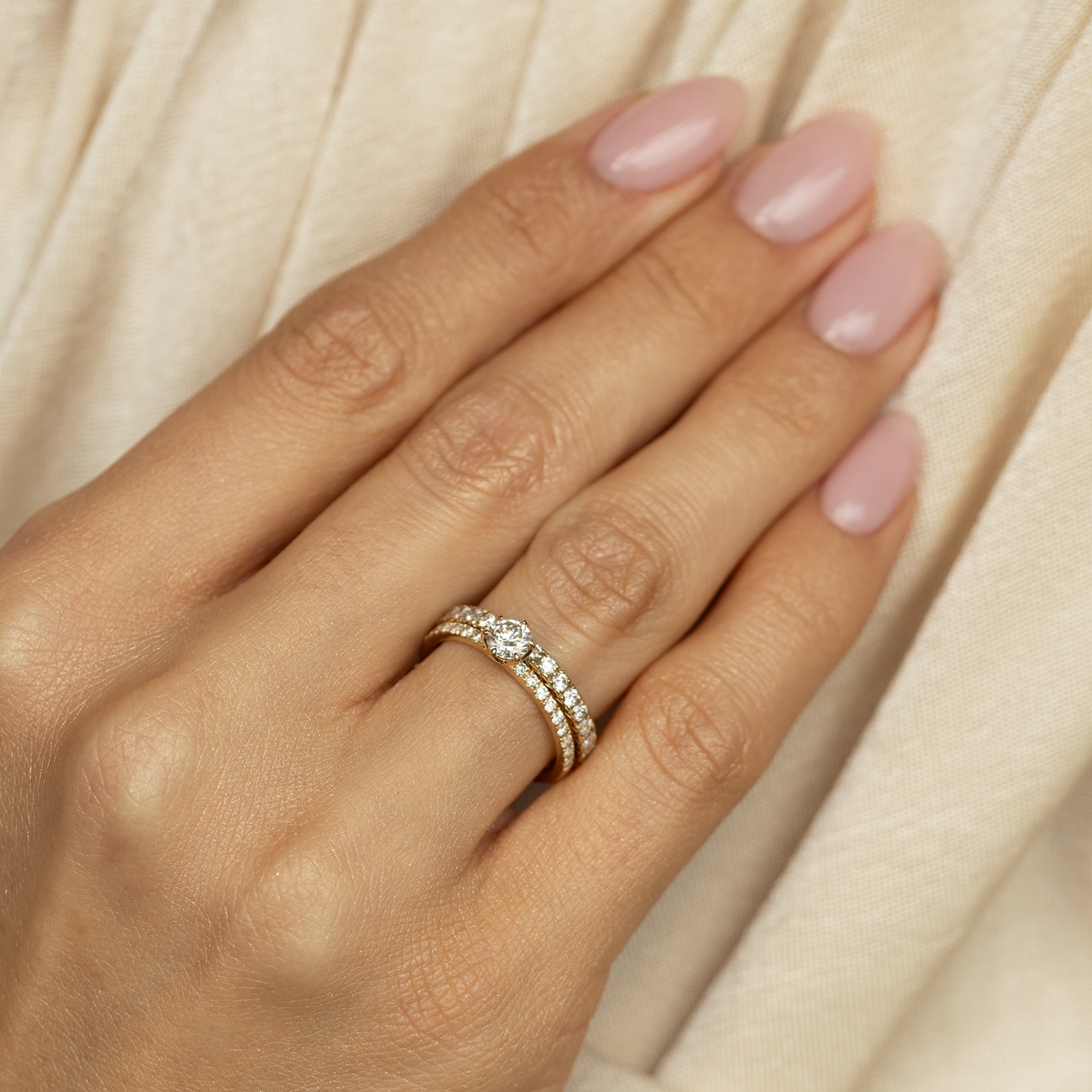 Złoty pierścionek zaręczynowy z diamentami 0,56ct, białe złoto Złoty pierścionek zaręczynowy z diamentami 0,56ct, białe złoto