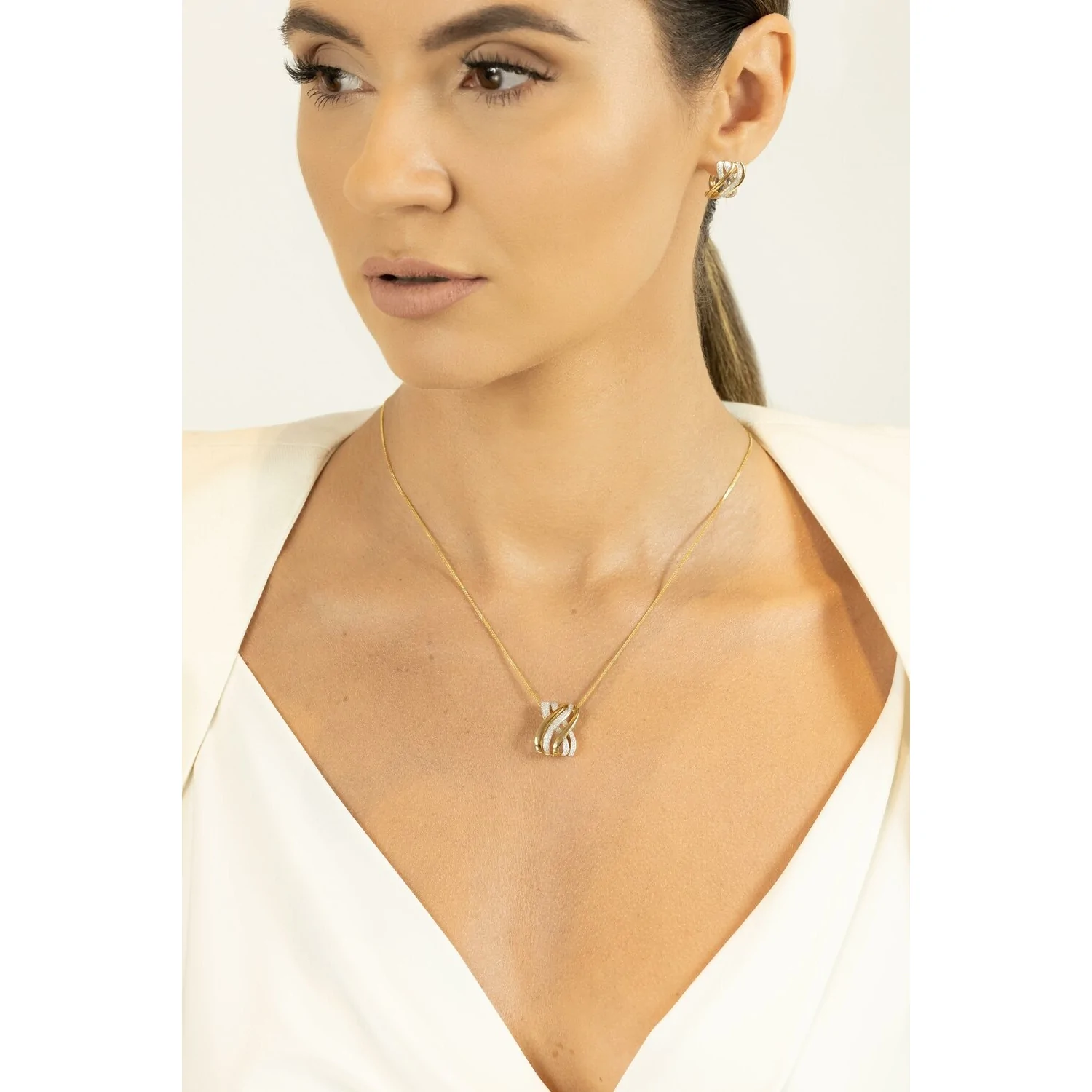 Zawieszka Dubai z diamentami, żółte złoto Zawieszka Dubai z diamentami, żółte złoto