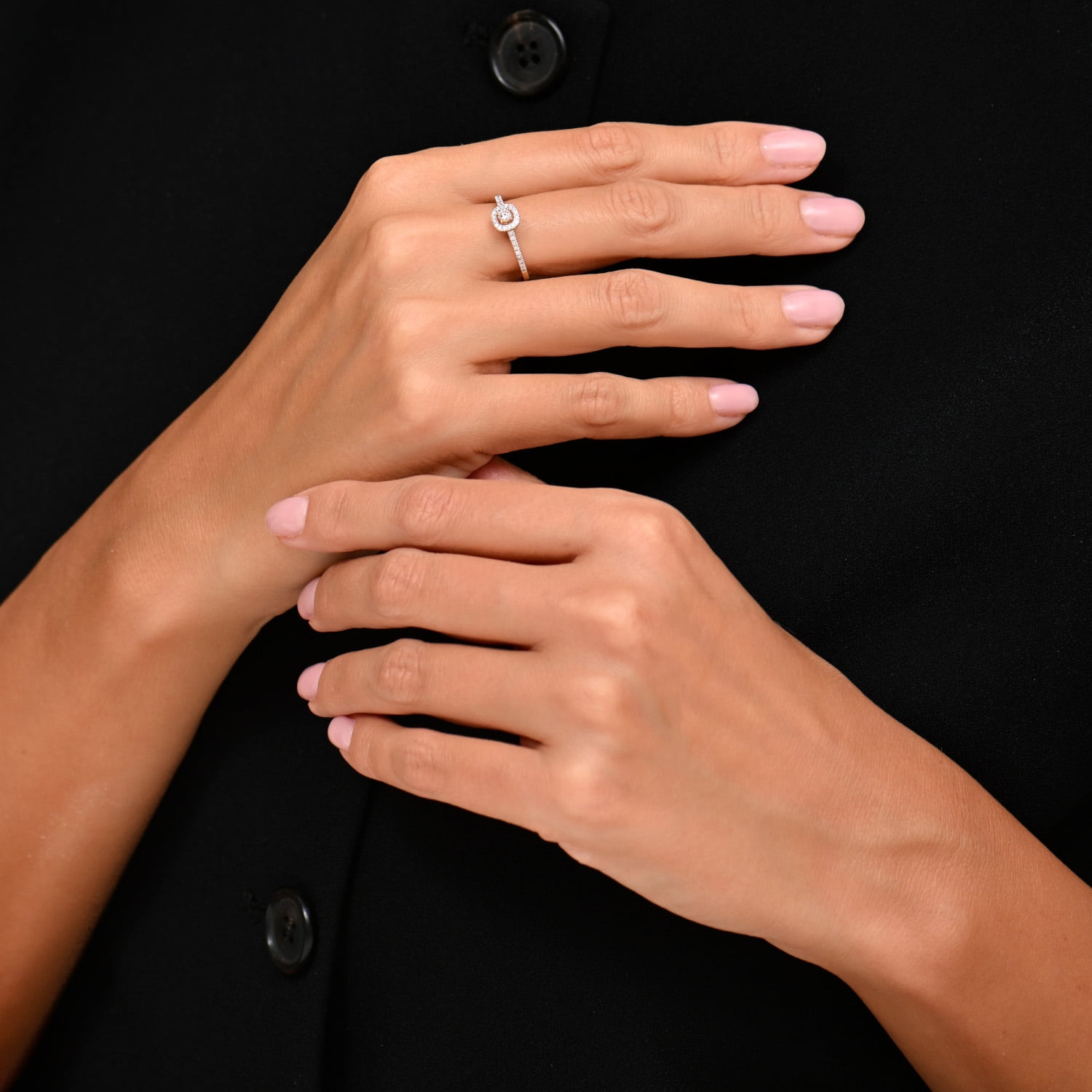 Pierścionek z diamentami 0,20ct, dwukolorowe złoto Pierścionek z diamentami 0,20ct, dwukolorowe złoto