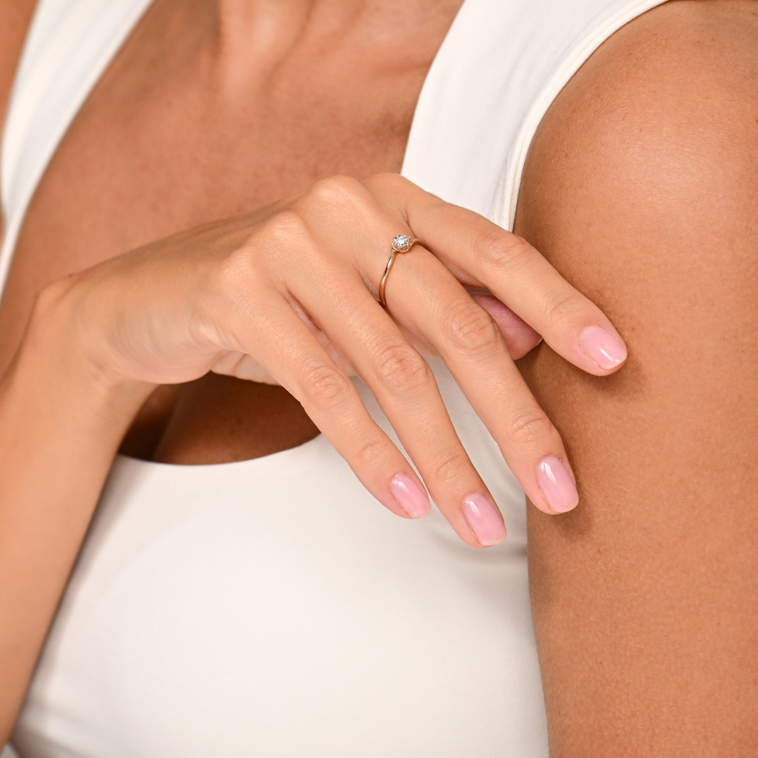 Pierścionek z diamentem 0,05ct, złoto żółte Pierścionek z diamentem 0,05ct, złoto żółte