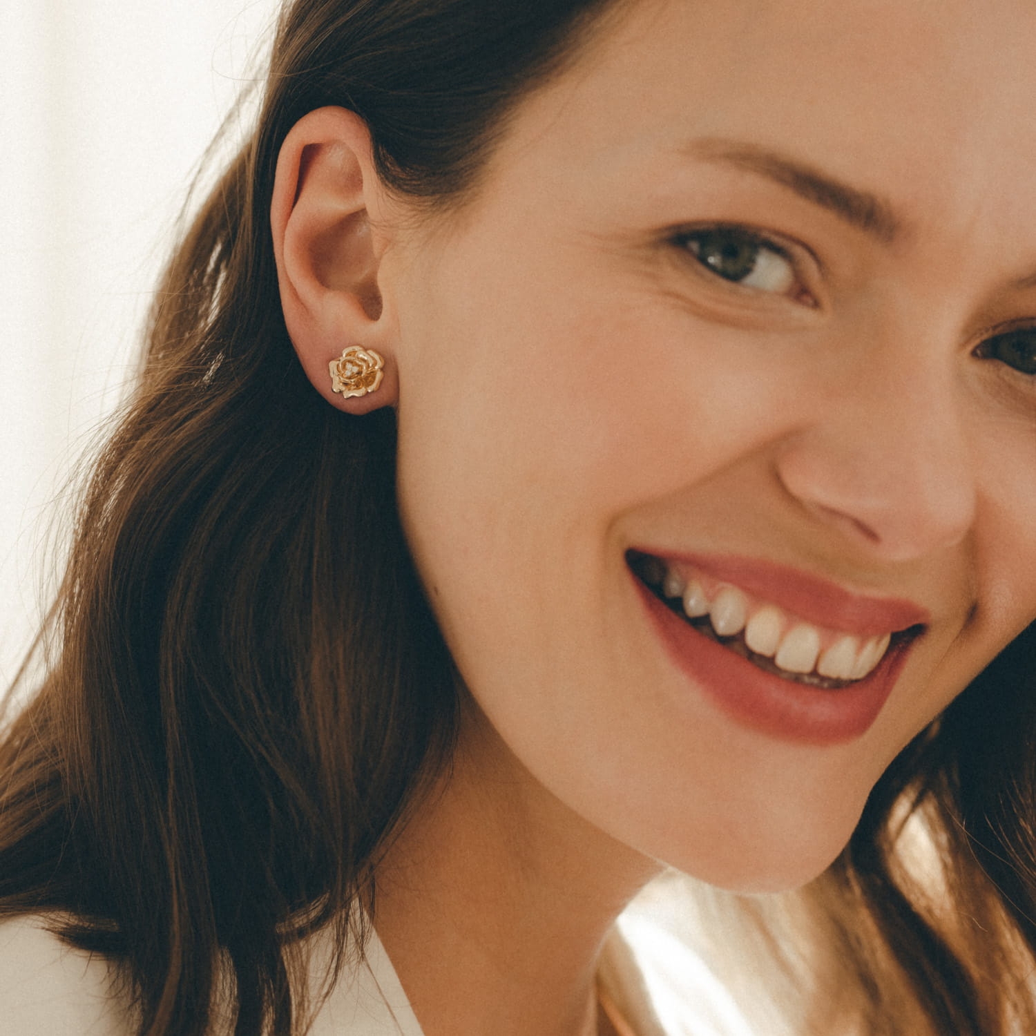 Kolczyki z diamentami 0,05ct, róża - żółte złoto Kolczyki z diamentami 0,05ct, róża - żółte złoto