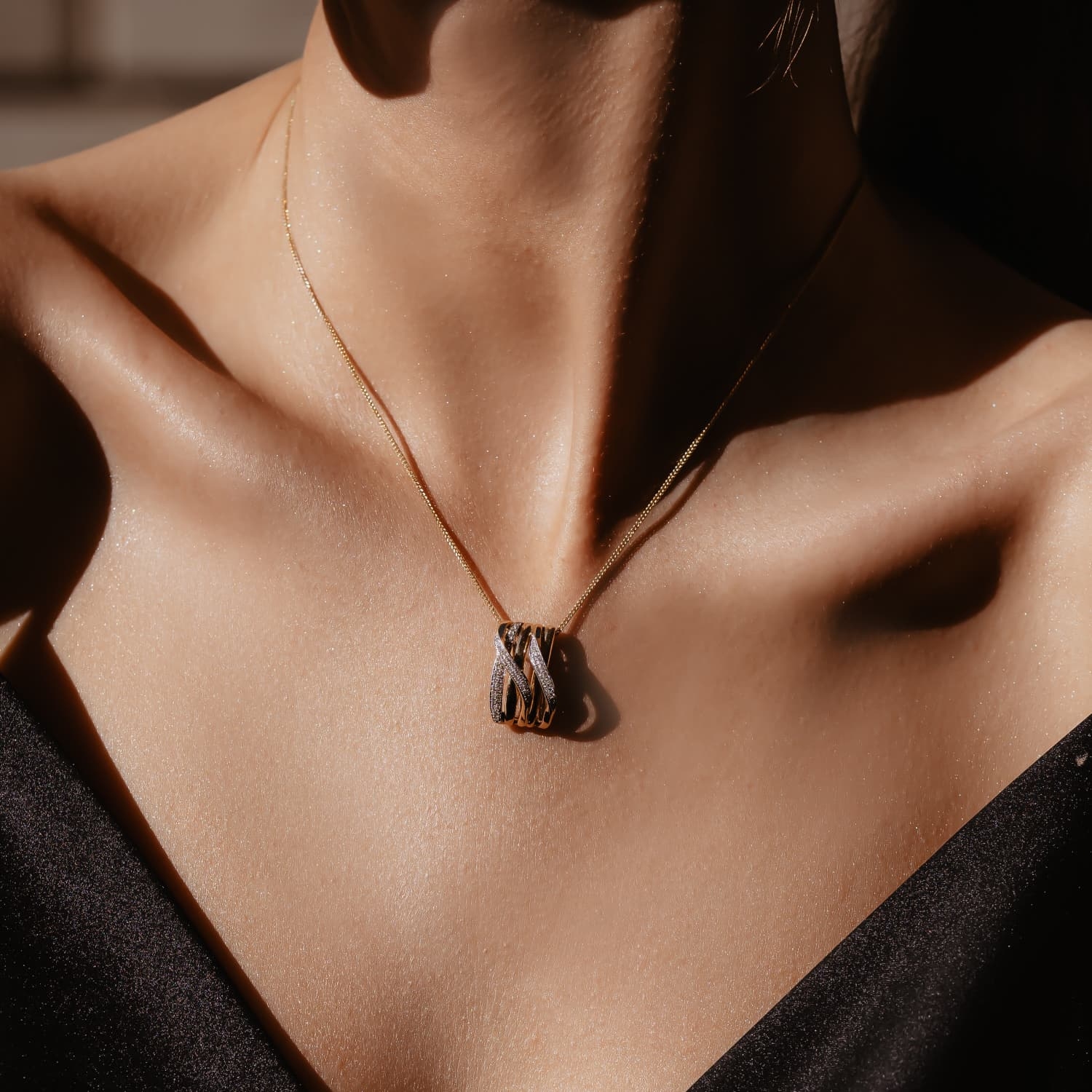 Zawieszka Dubai z diamentami, żółte złoto Zawieszka Dubai z diamentami, żółte złoto