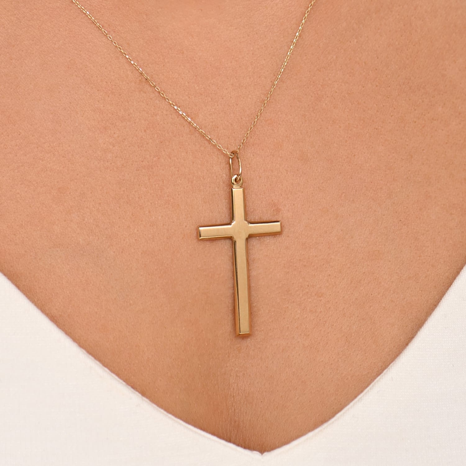 Złota zawieszka krzyżyk, białe złoto, wersja duża Złota zawieszka krzyżyk, białe złoto, wersja duża