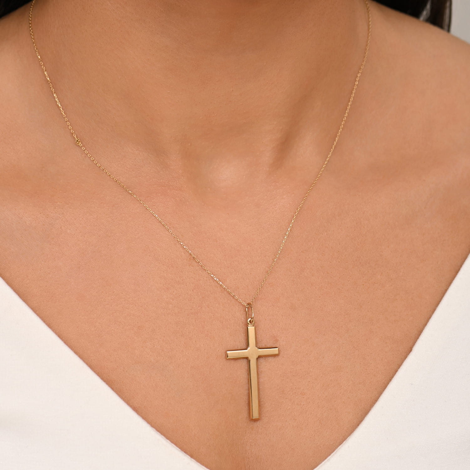 Złota zawieszka krzyżyk, białe złoto, wersja duża Złota zawieszka krzyżyk, białe złoto, wersja duża