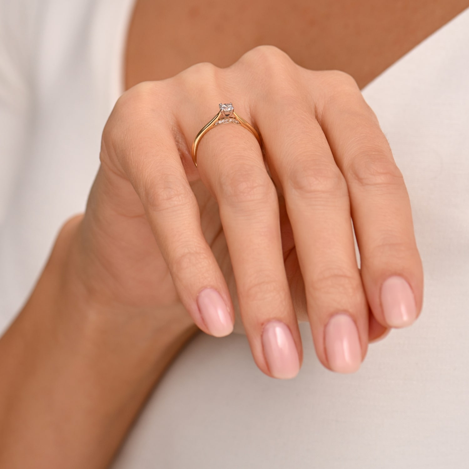 Pierścionek z diamentami 0,23ct, dwukolorowe złoto Pierścionek z diamentami 0,23ct, dwukolorowe złoto
