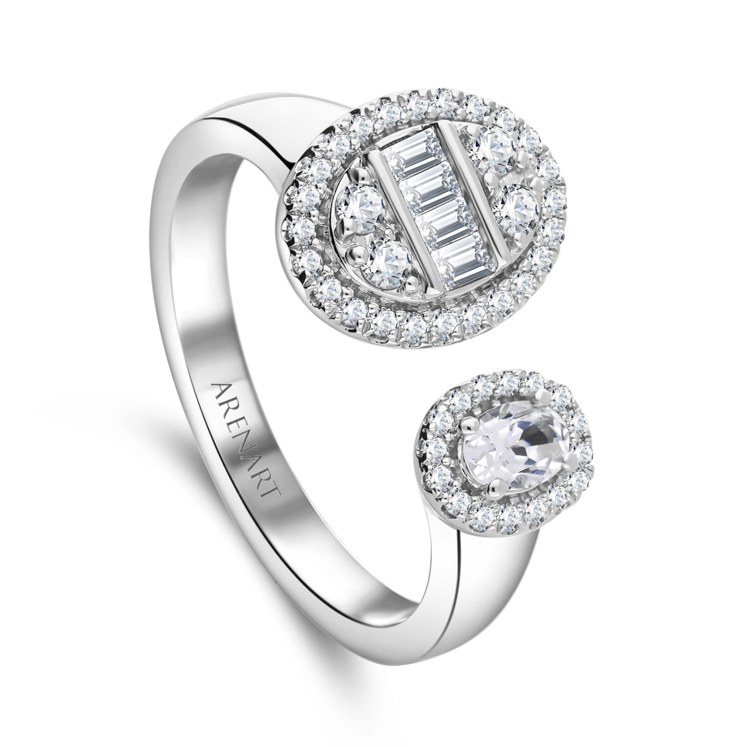 Pierścionek z białym szafirem i diamentami 0,39ct, złoto białe