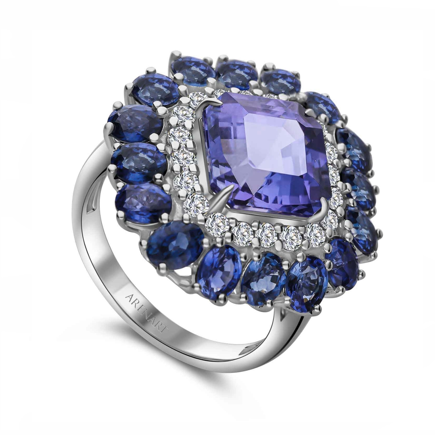 Pierścionek złoty z tanzanitem 5,02ct , szafirami 5,63ct i diamentami 0,5ct, białe złoto w próbie 750