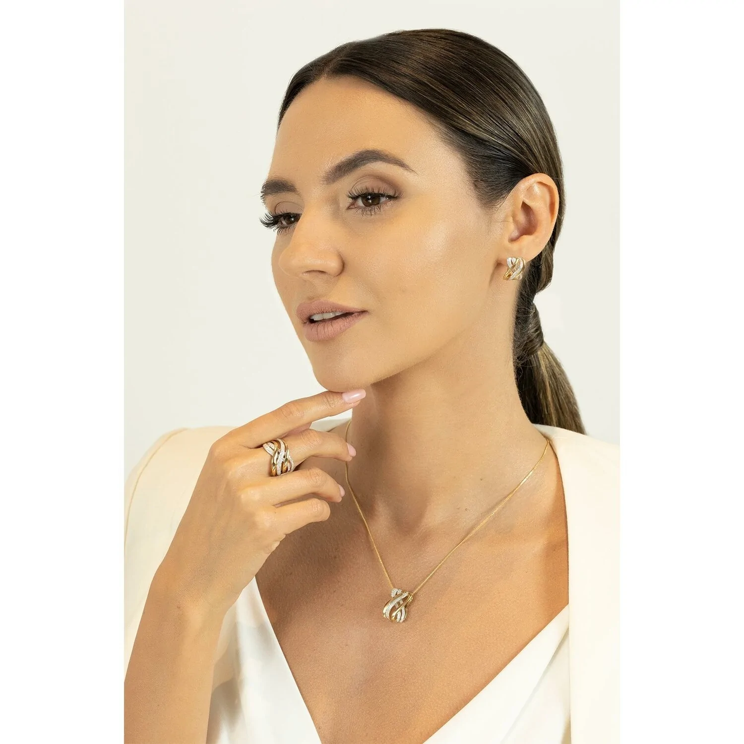 Kolczyki z diamentami, żółte złoto Kolczyki z diamentami, żółte złoto