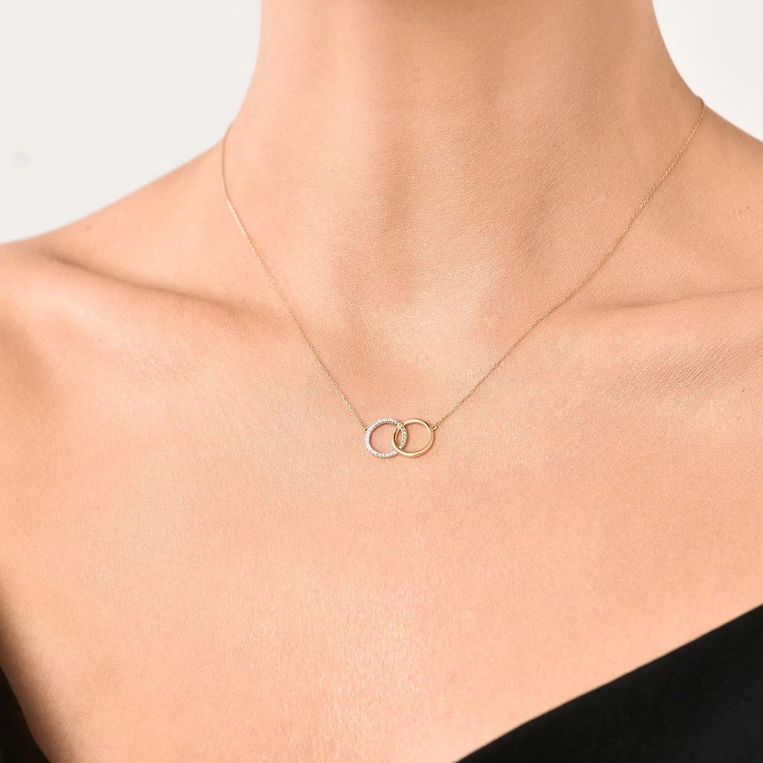 Naszyjnik z diamentami, żółte złoto Naszyjnik z diamentami, żółte złoto