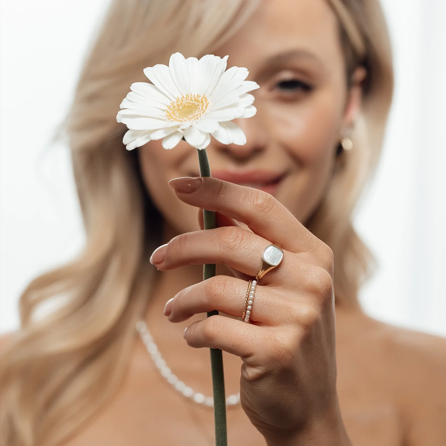 Pierścionek z perłami słodkowodnymi, żółte złoto Pierścionek z perłami słodkowodnymi, żółte złoto