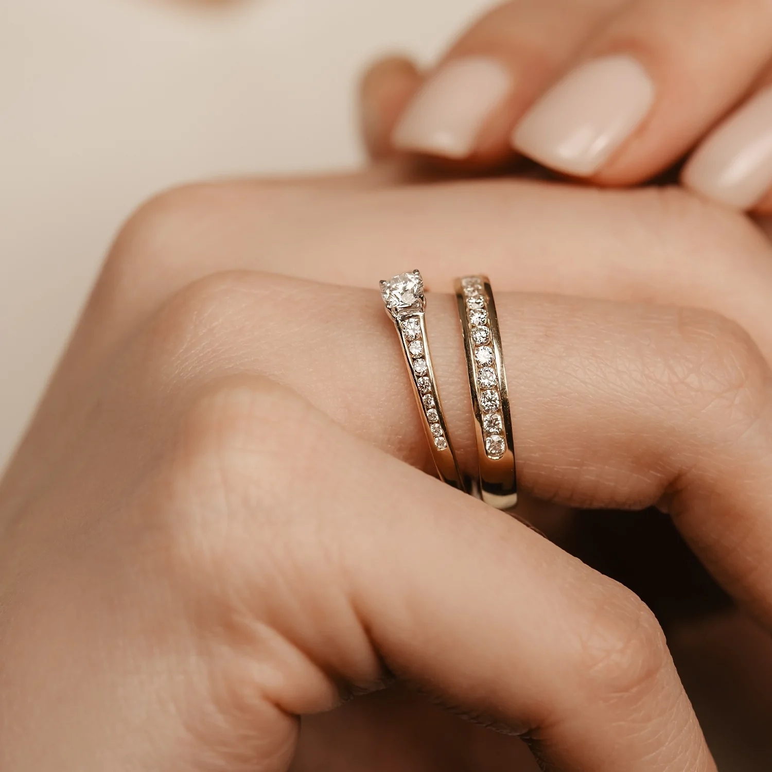 Obrączka damska z diamentami, żółte złoto, 3 mm Obrączka damska z diamentami, żółte złoto, 3 mm