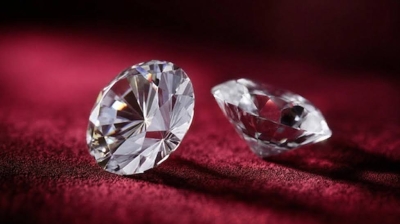 Co to jest cyrkonia i czym różni się od diamentu? Właściwości i zastosowanie