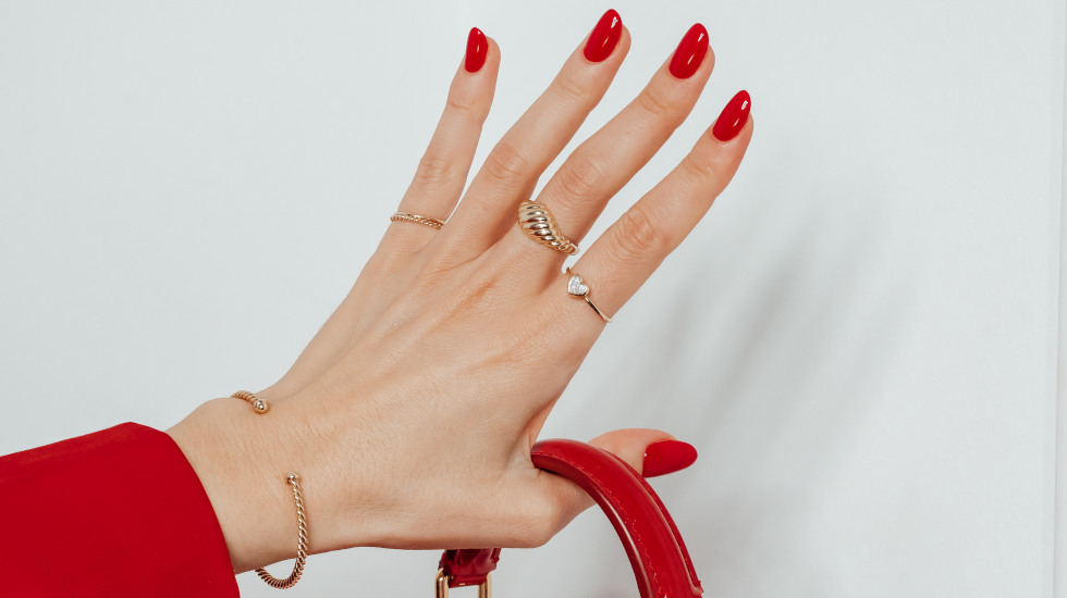 Ranking biżuterii na Dzień Kobiet 2026. TOP 5 prezentów, które skradną jej serce