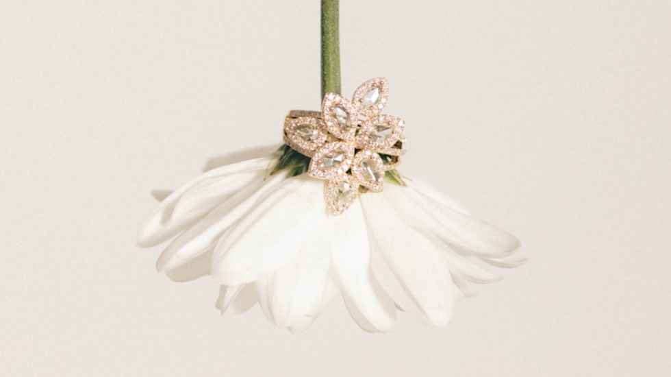 Jaki prezent dla kobiety wybrać na Wielkanoc? Biżuteria, która zwiastuje wiosnę